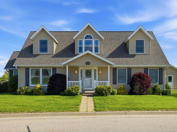 201 E 2nd Ave Court, Luxemburg, IA 52056