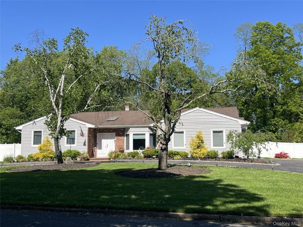 10 Bonaire Drive, Dix Hills, NY 11746
