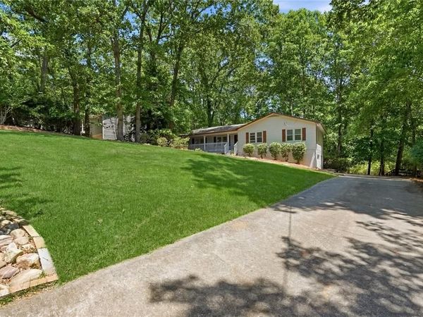 408 Riverlake Court , Woodstock, GA 30188