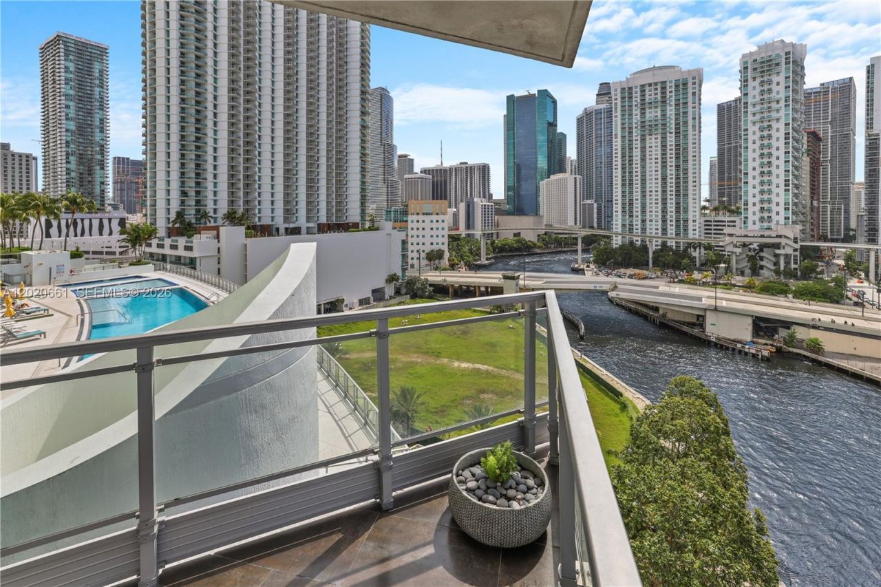 92 SW 3rd St , Unit 1201, Miami, FL 33130 Photo