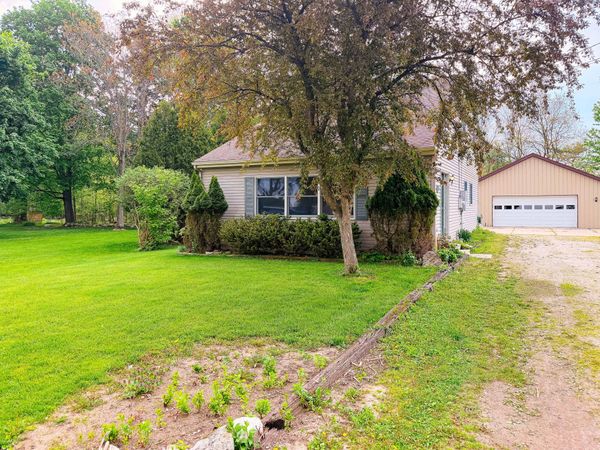 5175 Pleasant Valley Road, Manitou Beach, MI 49253