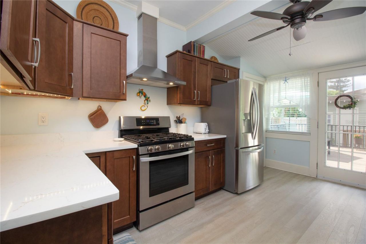 2962 Burlington Avenue N, Saint Petersburg, FL 33713 Photo