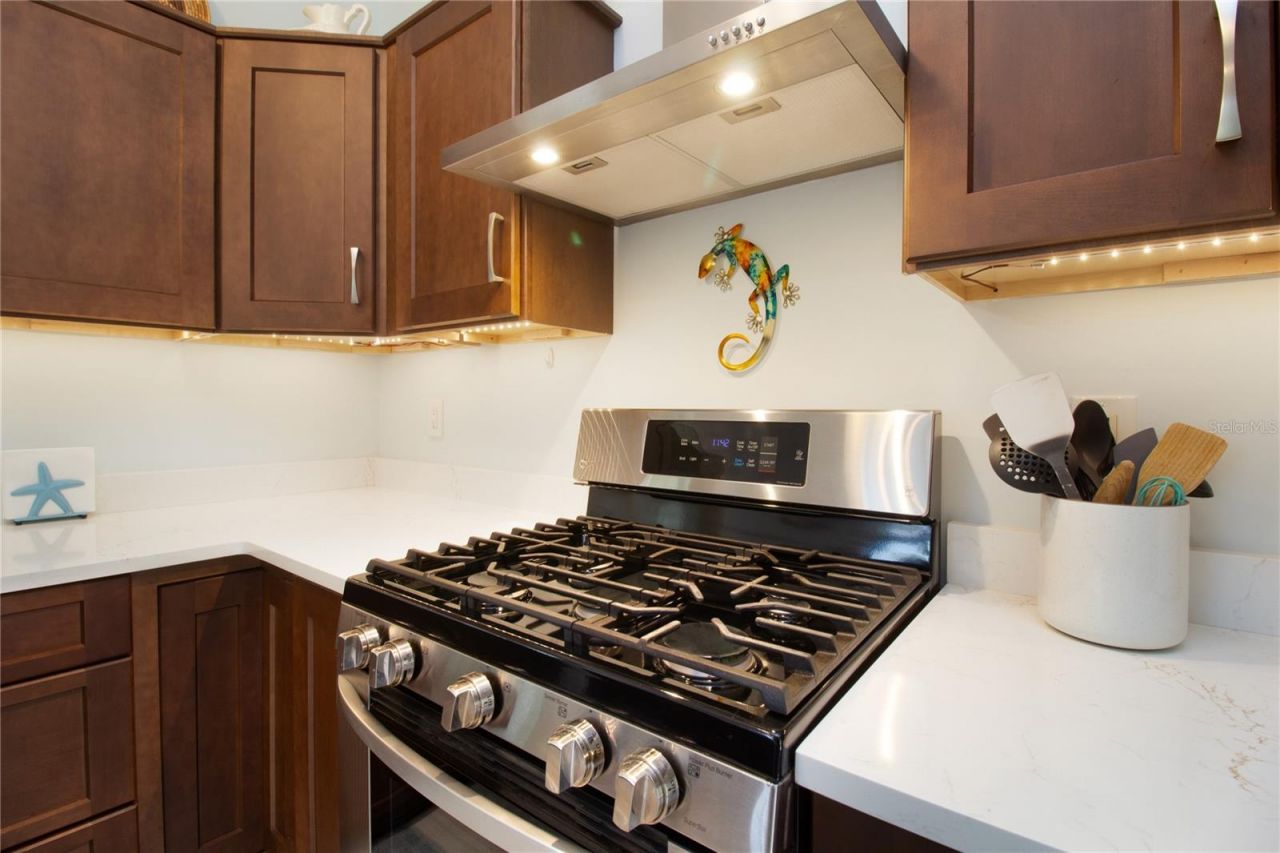 2962 Burlington Avenue N, Saint Petersburg, FL 33713 Photo