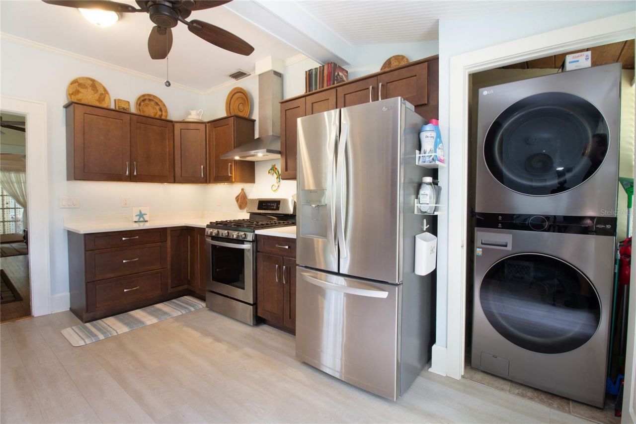 2962 Burlington Avenue N, Saint Petersburg, FL 33713 Photo