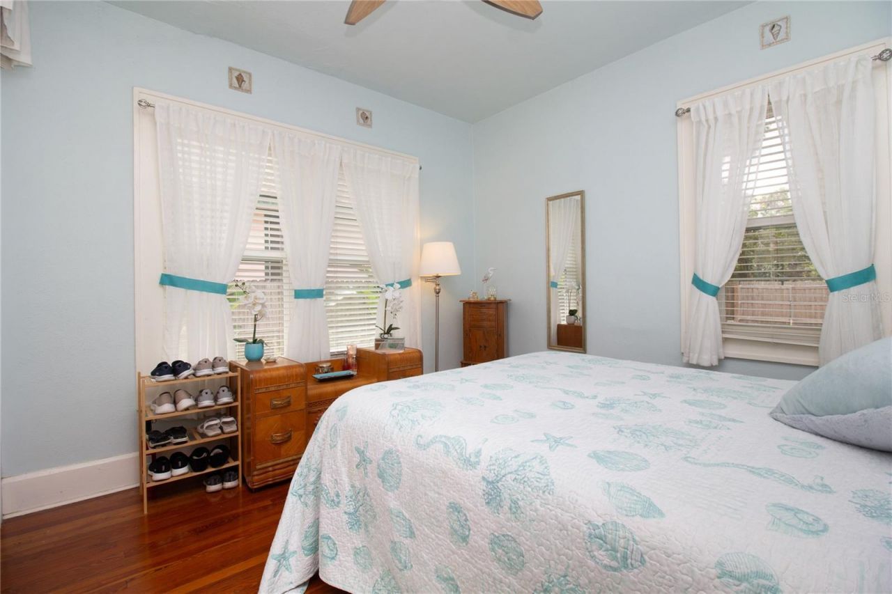 2962 Burlington Avenue N, Saint Petersburg, FL 33713 Photo