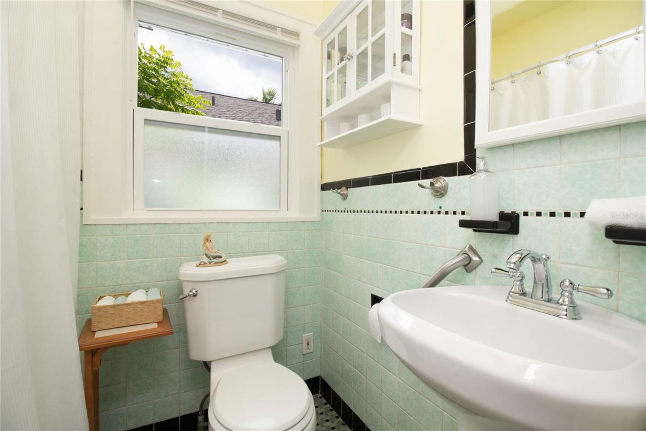 2962 Burlington Avenue N, Saint Petersburg, FL 33713 Photo