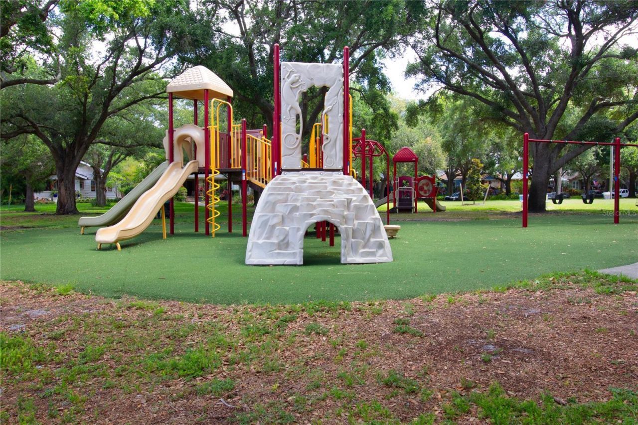2962 Burlington Avenue N, Saint Petersburg, FL 33713 Photo