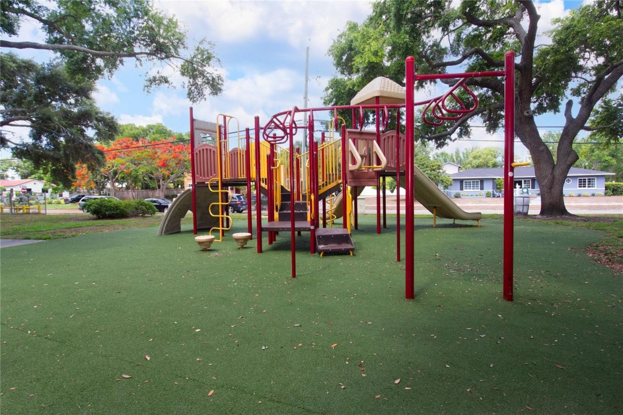 2962 Burlington Avenue N, Saint Petersburg, FL 33713 Photo