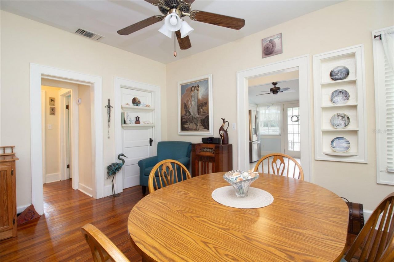2962 Burlington Avenue N, Saint Petersburg, FL 33713 Photo