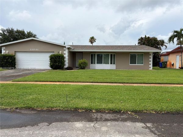 11041 NW 15th Ct , Pembroke Pines, FL 33026