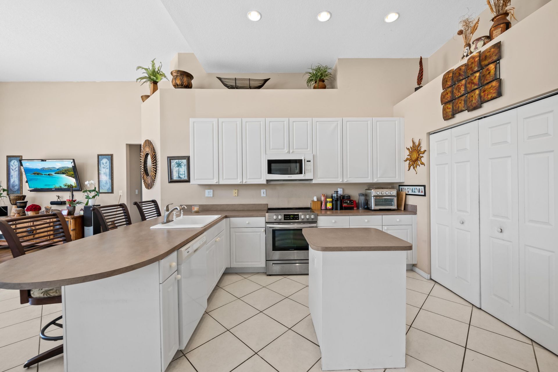 8027 N Savannah Circle, Davie, FL 33328 Photo