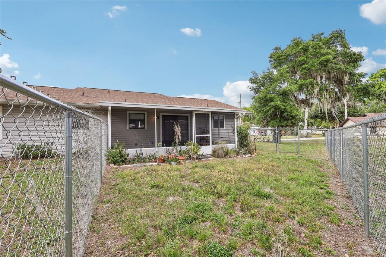 931 Cr 457a , Lake Panasoffkee, FL 33538 Photo