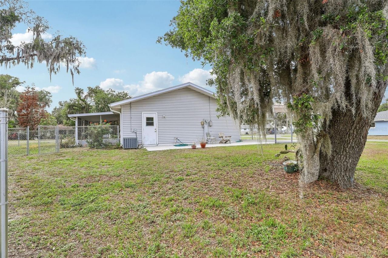 931 Cr 457a , Lake Panasoffkee, FL 33538 Photo