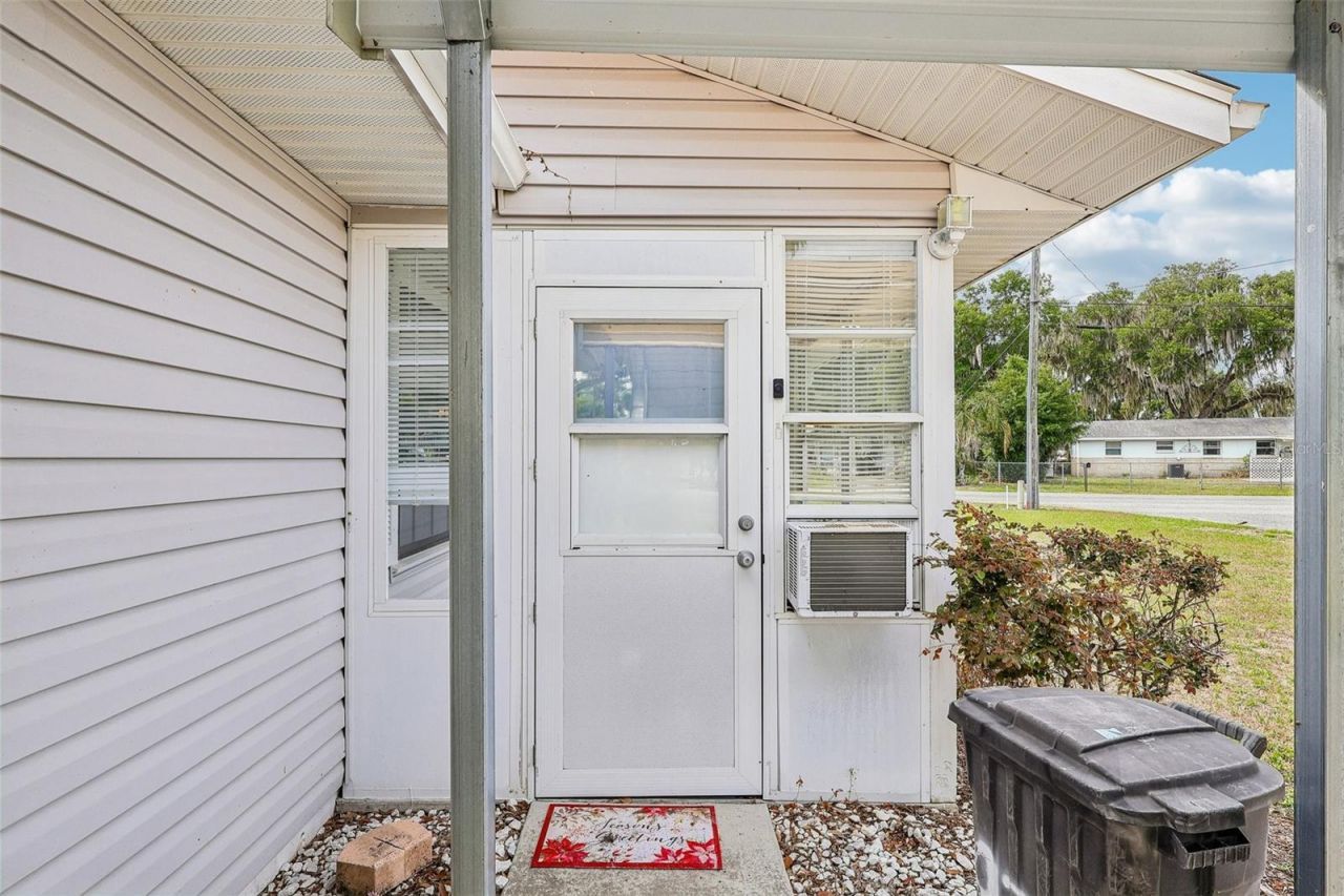 931 Cr 457a , Lake Panasoffkee, FL 33538 Photo