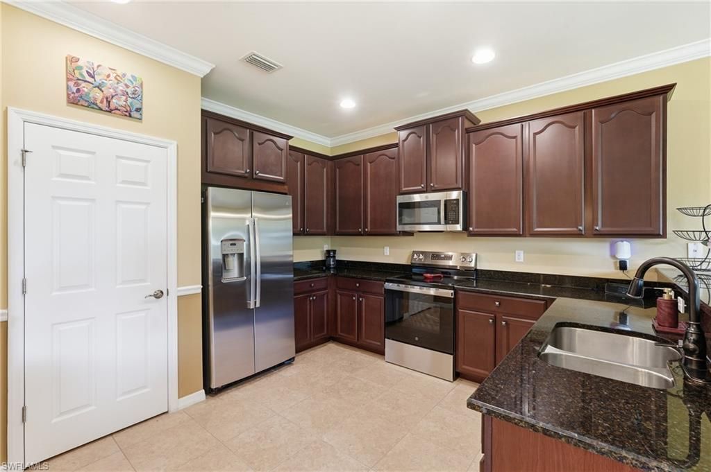 2506 Blackburn Cir, Cape Coral, FL 33991 Photo