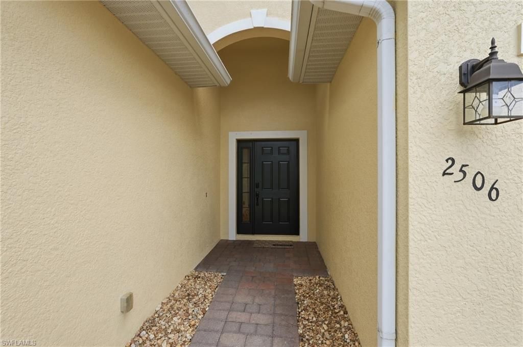 2506 Blackburn Cir, Cape Coral, FL 33991 Photo