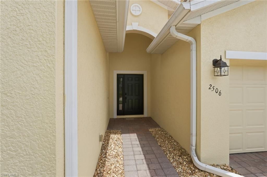 2506 Blackburn Cir, Cape Coral, FL 33991 Photo