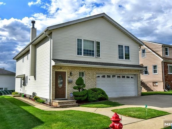 31 Leo Place, LODI, NJ 07644