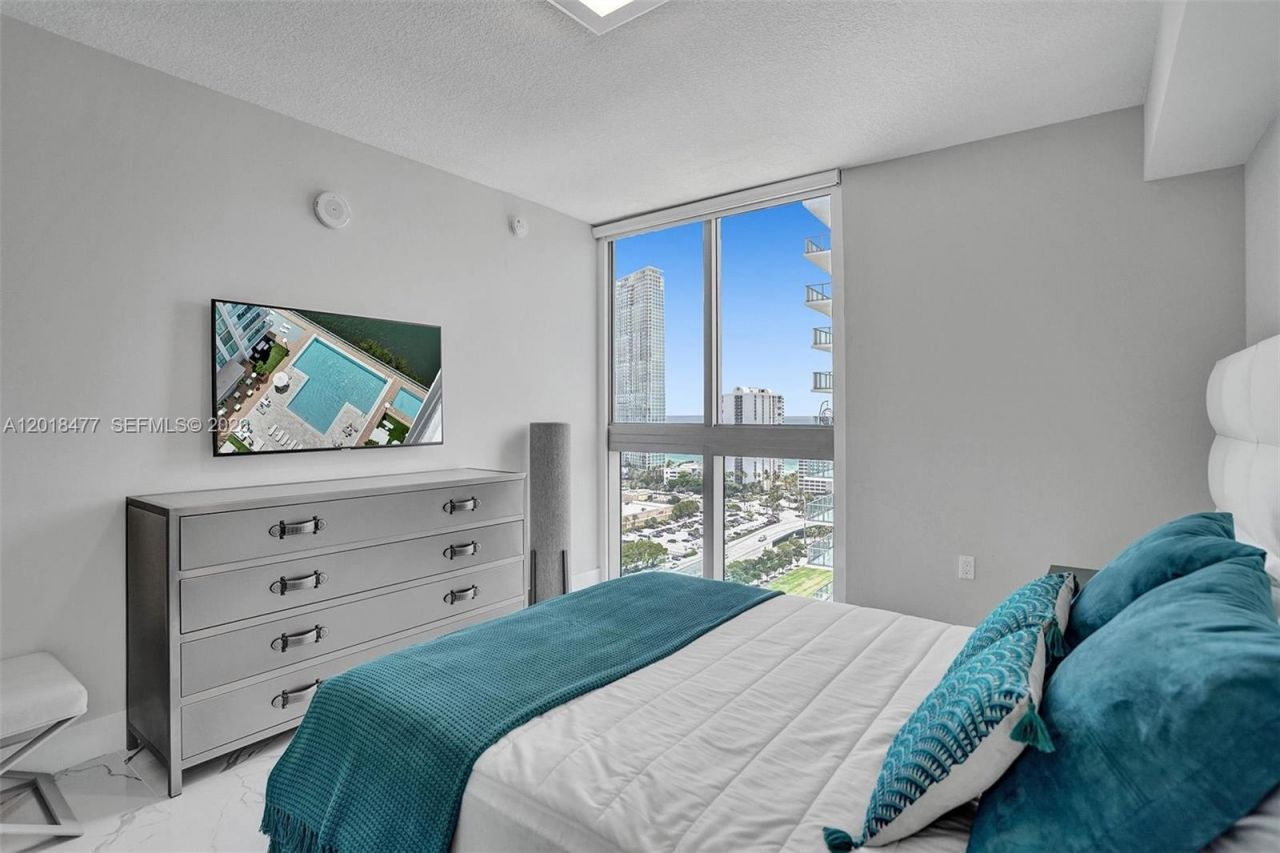 330 Sunny Isles Blvd , Unit 5-2207, Sunny Isles Beach, FL 33160 Photo