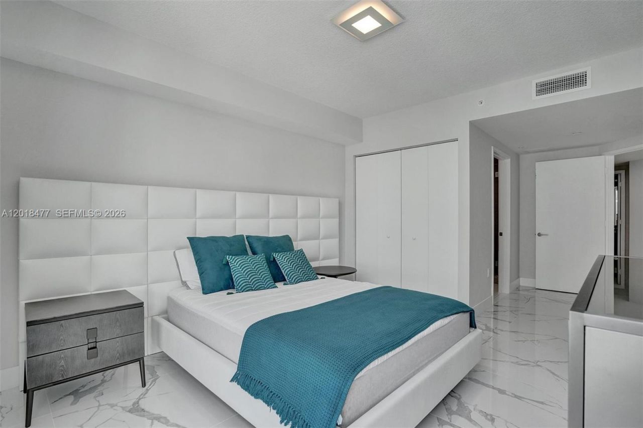 330 Sunny Isles Blvd , Unit 5-2207, Sunny Isles Beach, FL 33160 Photo