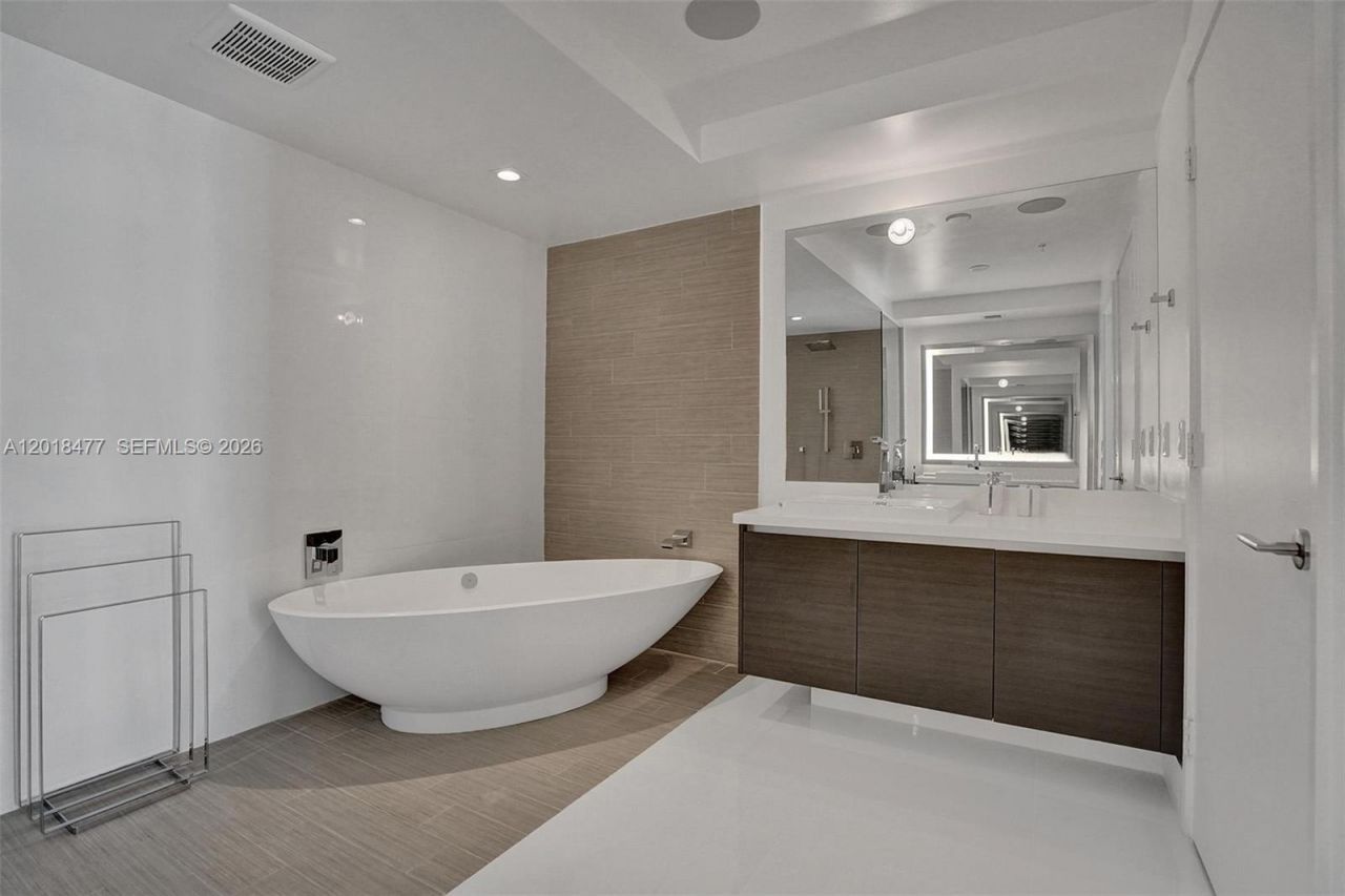 330 Sunny Isles Blvd , Unit 5-2207, Sunny Isles Beach, FL 33160 Photo