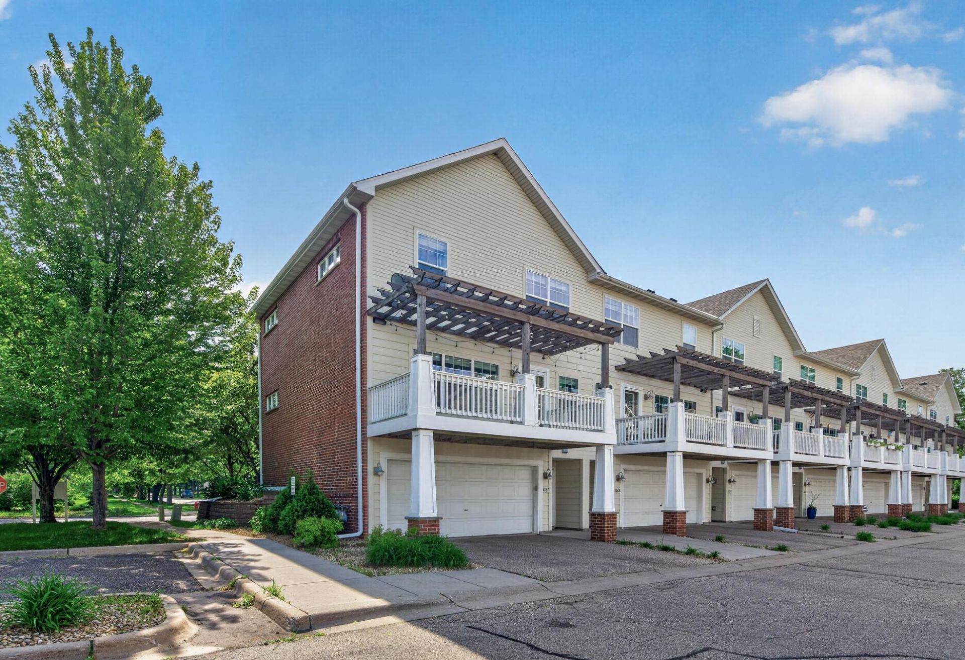 1667 Arona Street, Falcon Heights, MN 55108