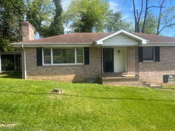 704 Elizabeth Street , Lowellville, OH 44436