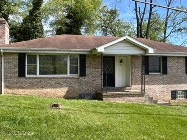 704 Elizabeth Street, Lowellville, OH 44436