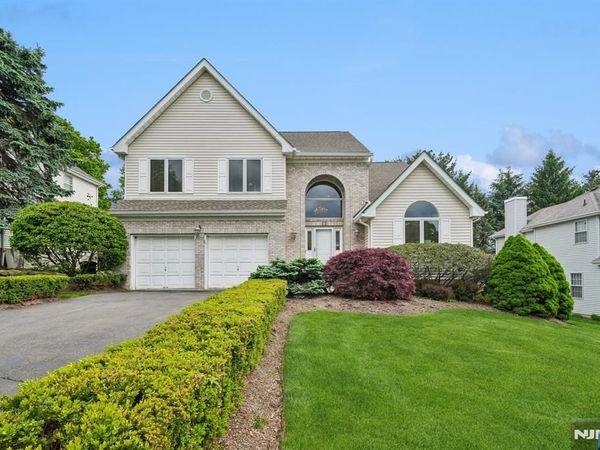 22 Wagon Trail, MAHWAH, NJ 07430