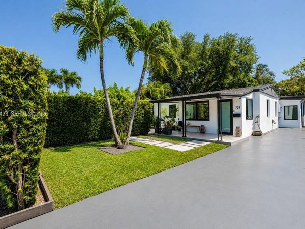 228 SW 22nd St, Fort Lauderdale, FL 33315