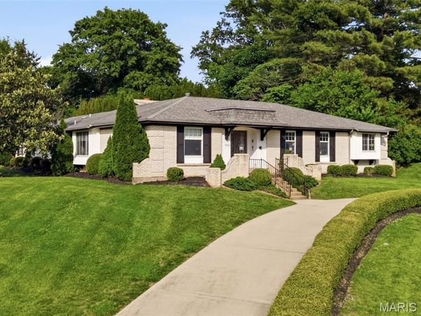 9102 Fox Estates Drive , Sunset Hills, MO 63127