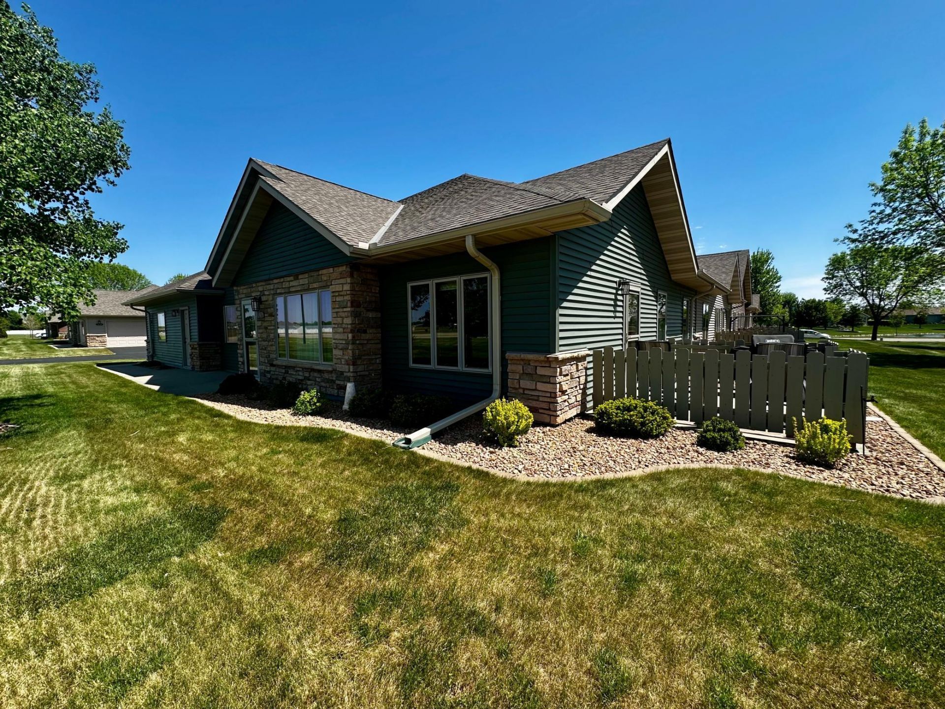 1636 Thunderbird Road , Marshall, MN 56258