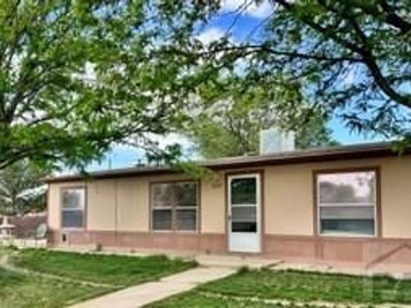 2137 W 20th St, Pueblo, CO 81003