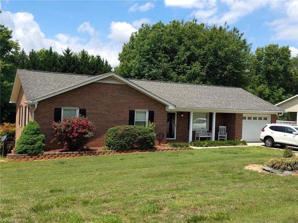 159 Cedar Knoll Drive , Mount Airy, NC 27030