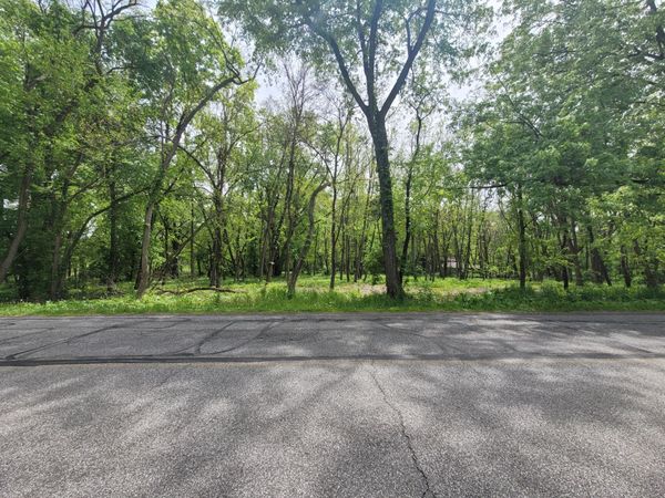 594 W Division Road , Valparaiso, IN 46385