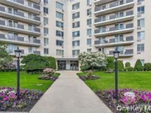 135 Post Avenue , Unit 5-L, Westbury, NY 11590