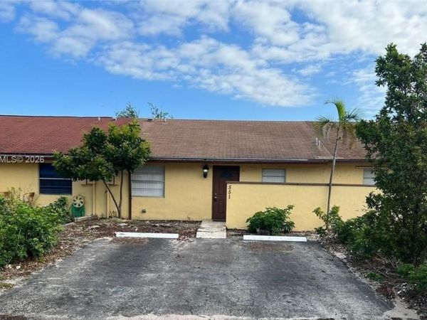 551 NW 46th St , Deerfield Beach, FL 33064