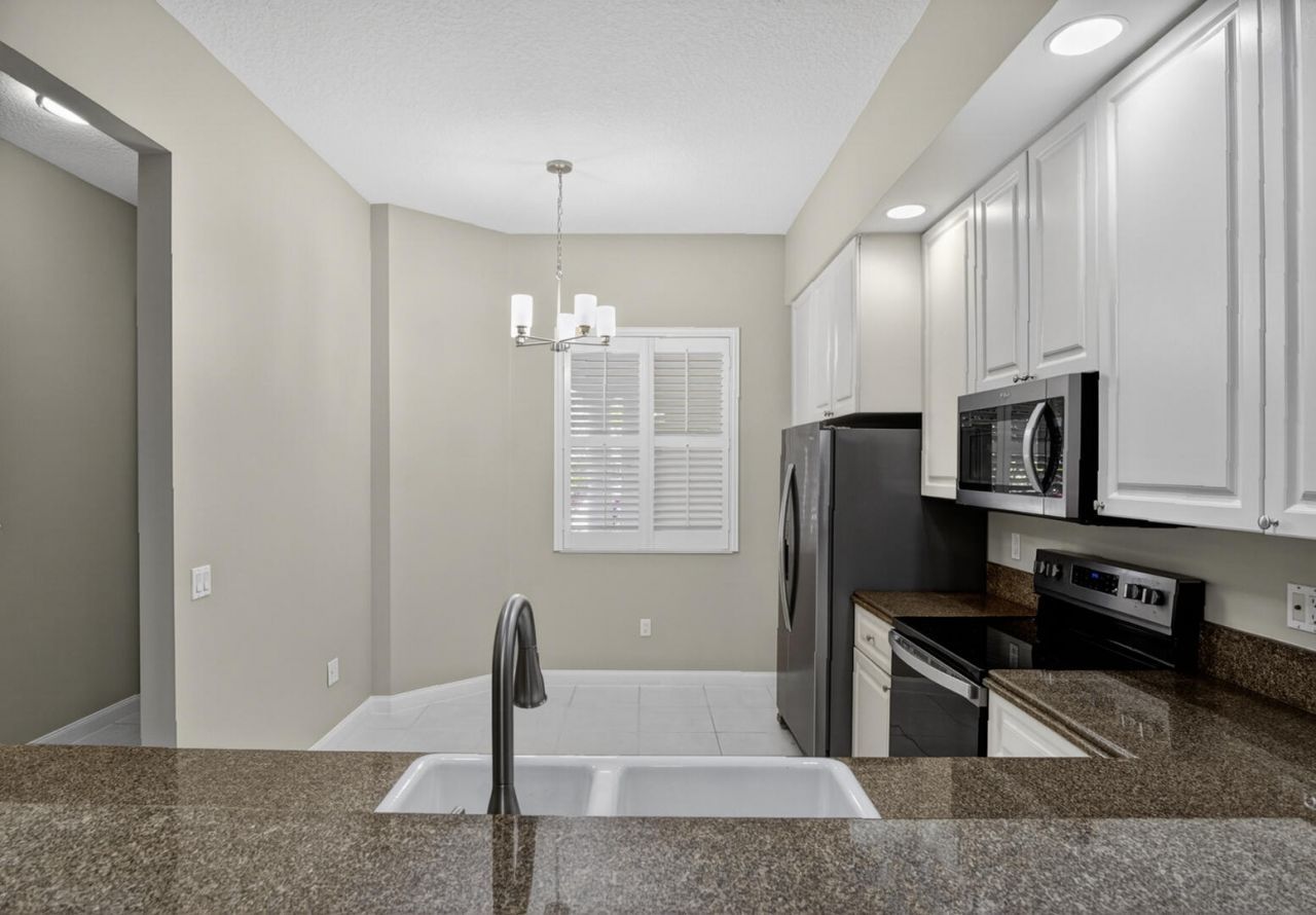 37 E Harbour Isle Dr Drive E, Unit 106, Fort Pierce, FL 34949 Photo
