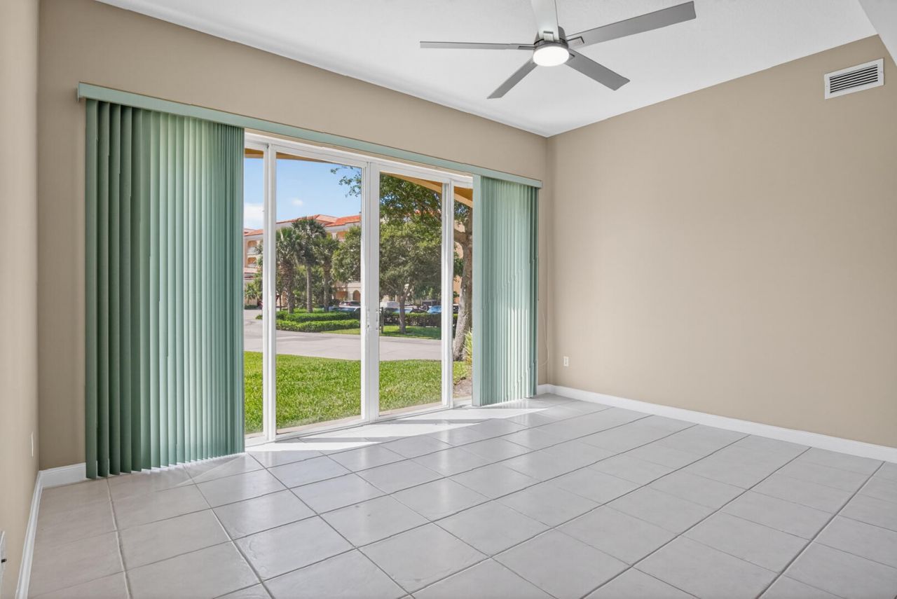 37 E Harbour Isle Dr Drive E, Unit 106, Fort Pierce, FL 34949 Photo