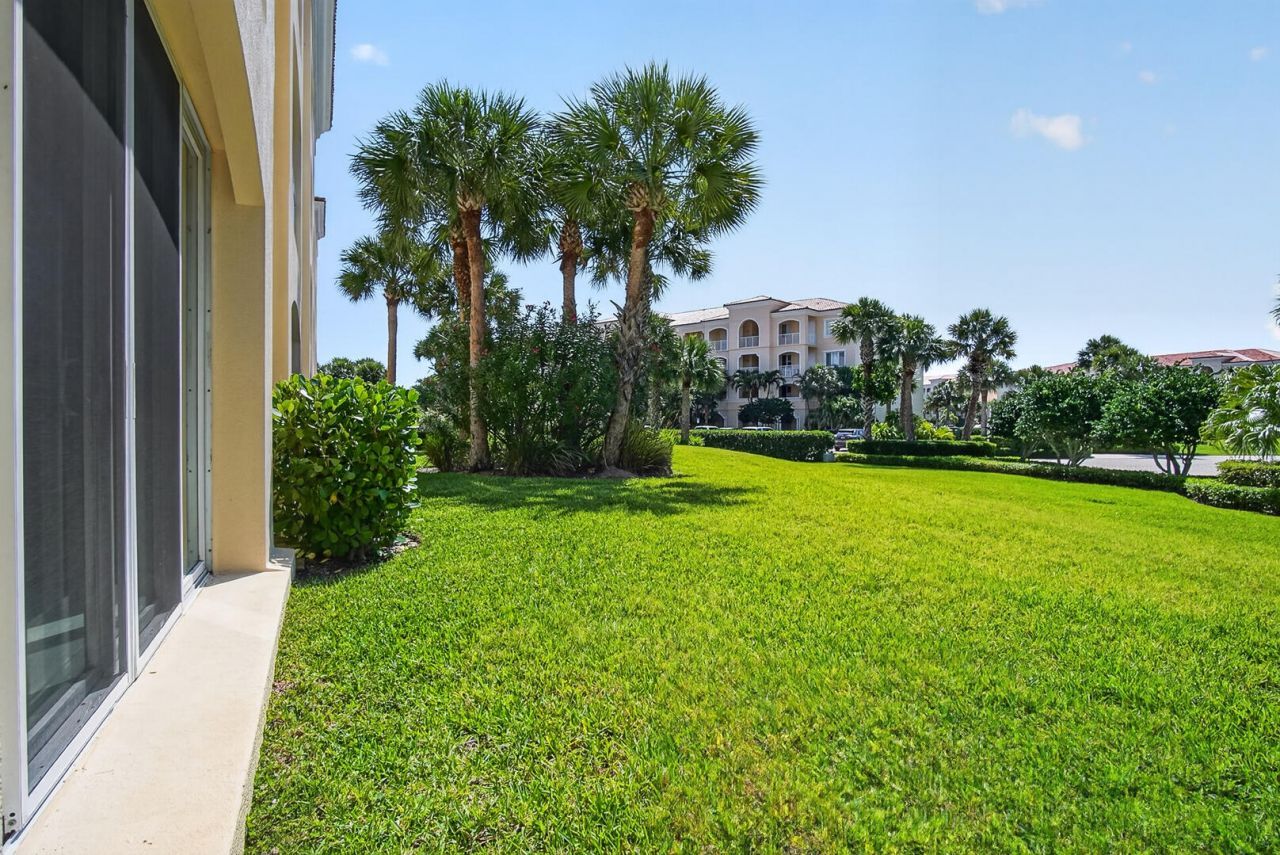 37 E Harbour Isle Dr Drive E, Unit 106, Fort Pierce, FL 34949 Photo