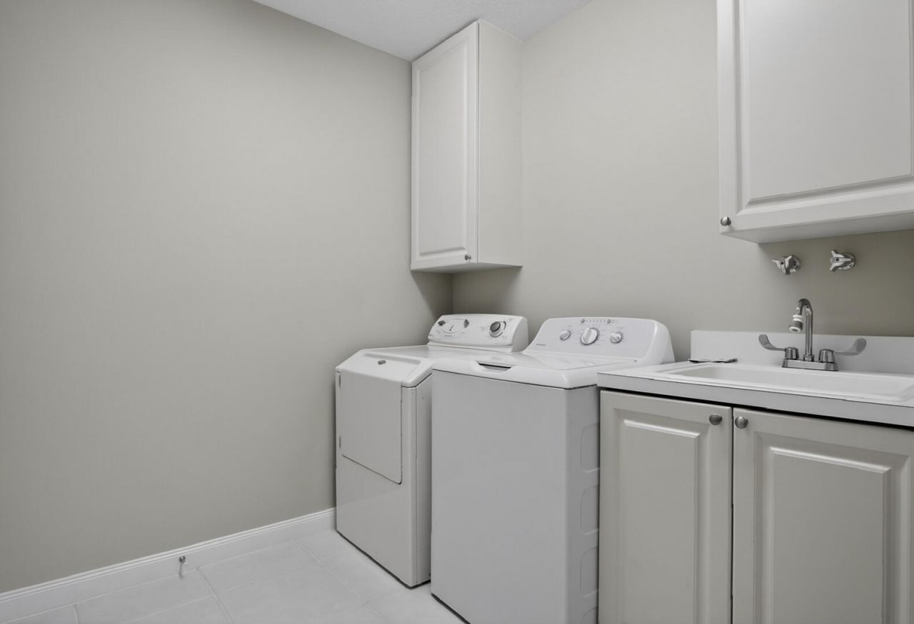 37 E Harbour Isle Dr Drive E, Unit 106, Fort Pierce, FL 34949 Photo