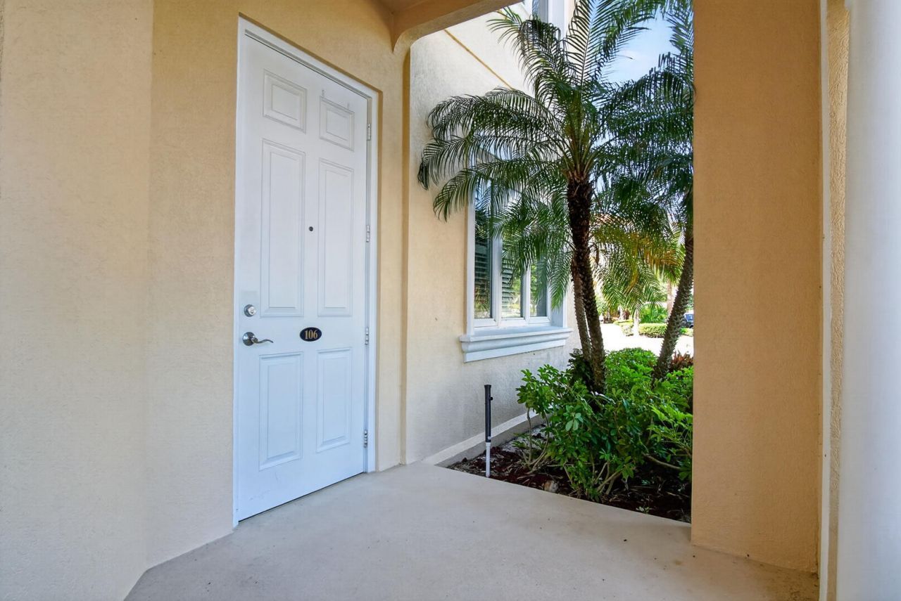 37 E Harbour Isle Dr Drive E, Unit 106, Fort Pierce, FL 34949 Photo
