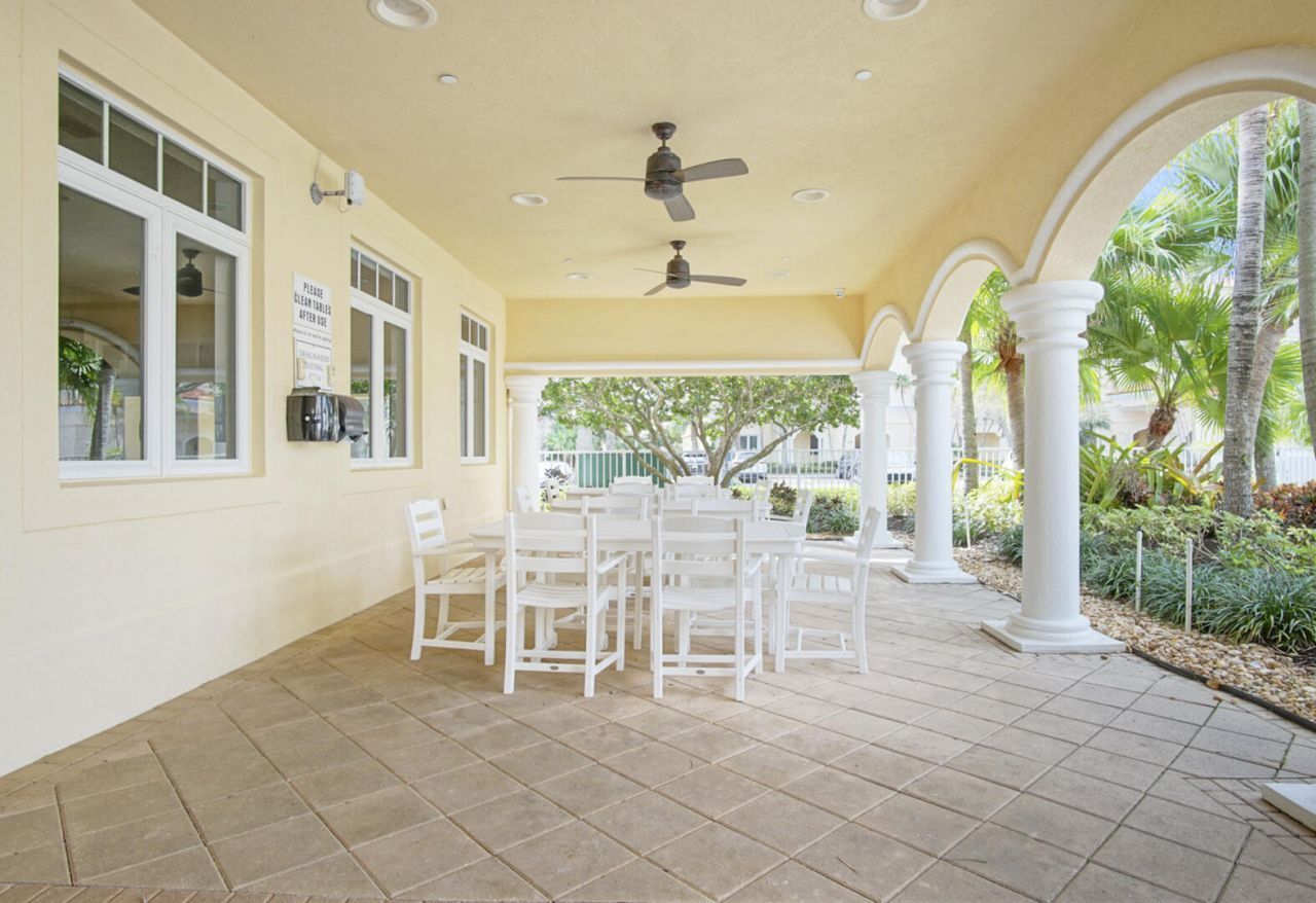 37 E Harbour Isle Dr Drive E, Unit 106, Fort Pierce, FL 34949 Photo