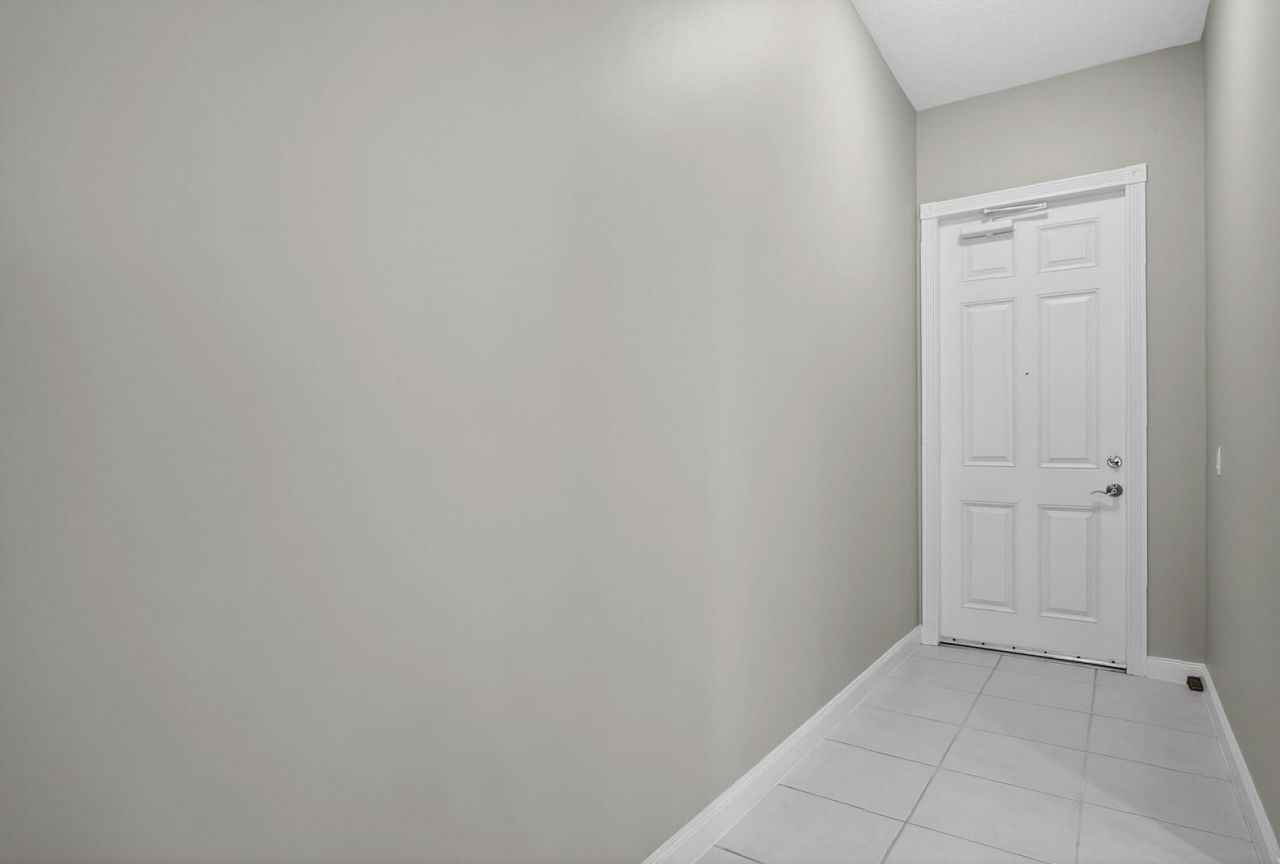 37 E Harbour Isle Dr Drive E, Unit 106, Fort Pierce, FL 34949 Photo