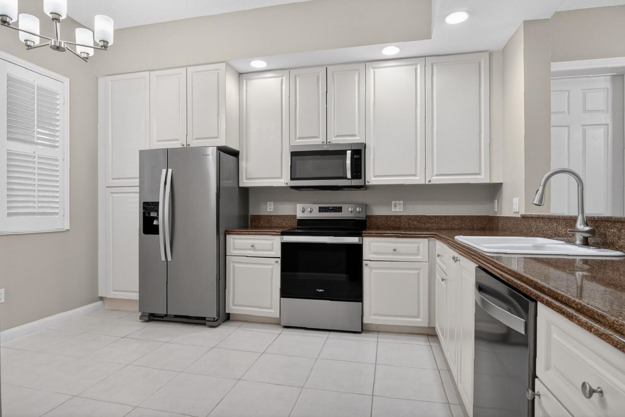37 E Harbour Isle Dr Drive E, Unit 106, Fort Pierce, FL 34949 Photo