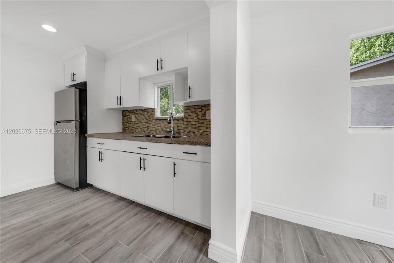 2440 NW 31st Ave, Fort Lauderdale, FL 33311 Photo