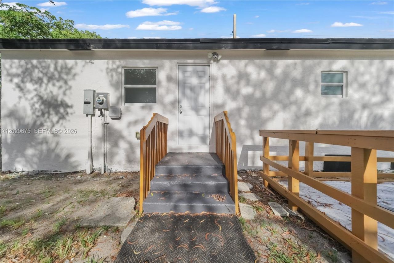 2440 NW 31st Ave, Fort Lauderdale, FL 33311 Photo
