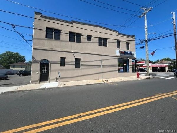 1 Willowdale Avenue , Unit 1, Port Washington, NY 11050