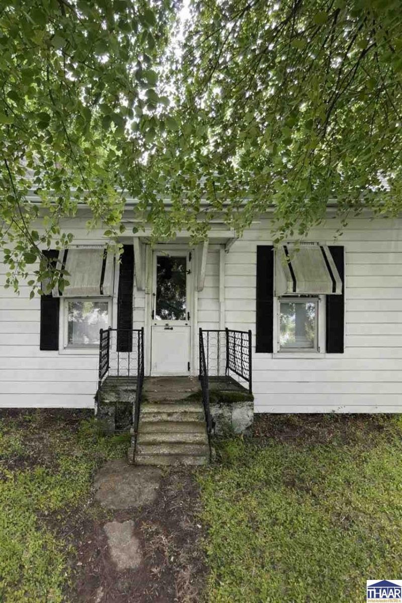 1038 N 7th Street, Clinton, IN 47842 Main Photo
