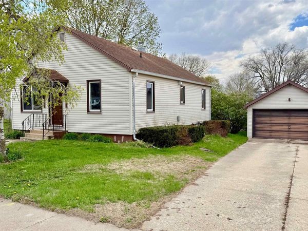 412 2nd St Road , Sioux Rapids, IA 50585